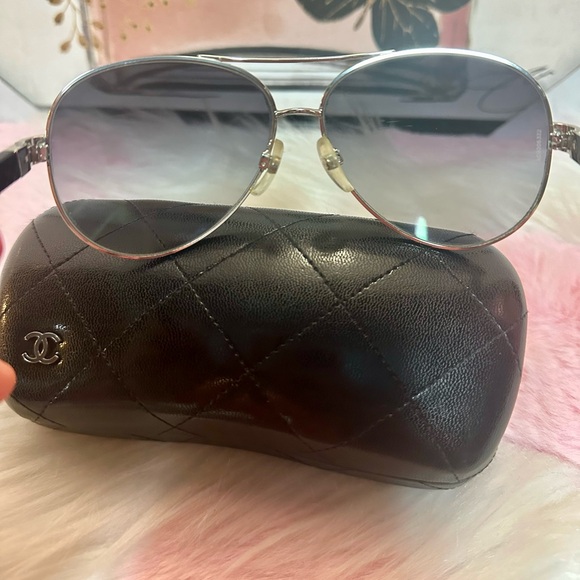 Chanel 4195-Q Aviator Sunglasses with Quilted Lambskin Case - Picture 6 of 10